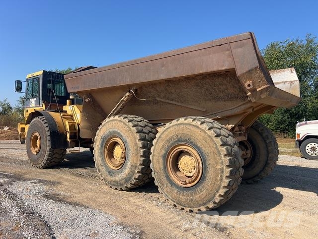 CAT D400E II Зчленовані самоскиди