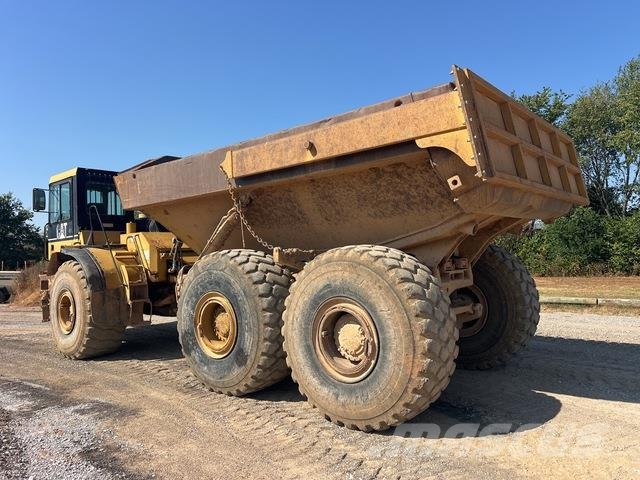 CAT D400E II Зчленовані самоскиди