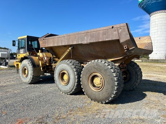 CAT D400E Series II Artikulētie pašizgāzēji