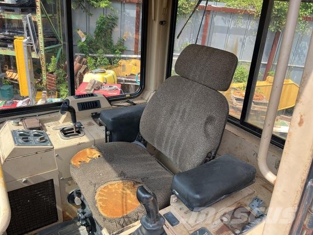 CAT D5C Верижни булдозери
