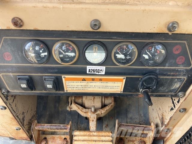 CAT D5C Верижни булдозери
