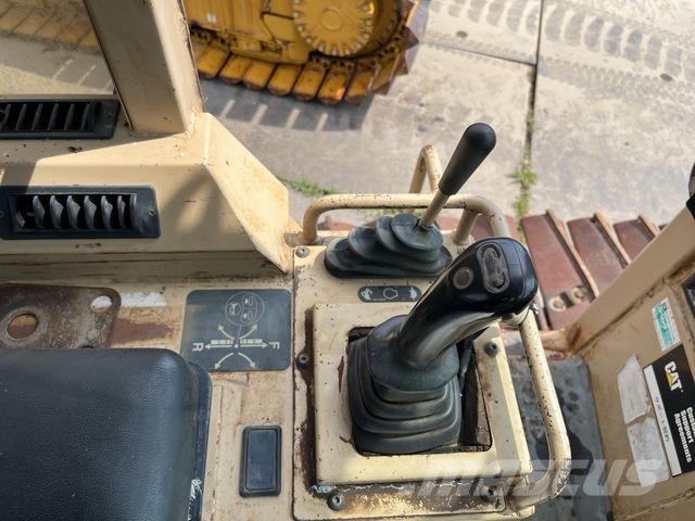 CAT D5C Верижни булдозери
