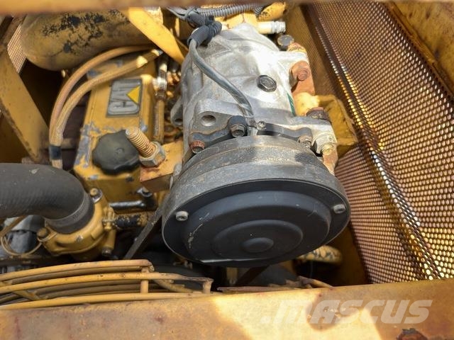 CAT D5C Верижни булдозери
