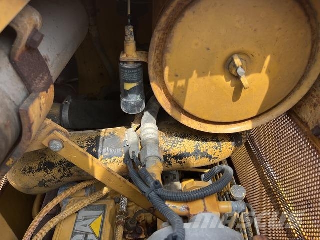 CAT D5C Верижни булдозери
