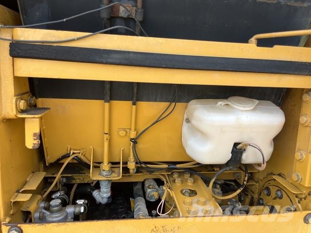 CAT D5C Верижни булдозери
