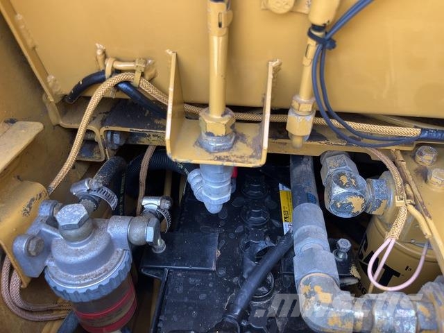 CAT D5C Верижни булдозери
