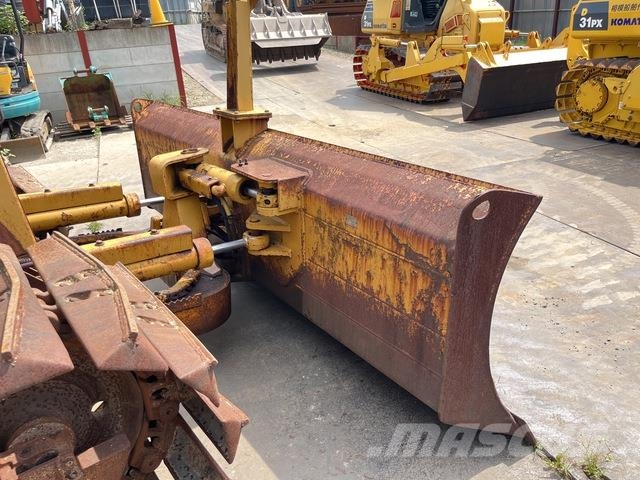 CAT D5C Верижни булдозери
