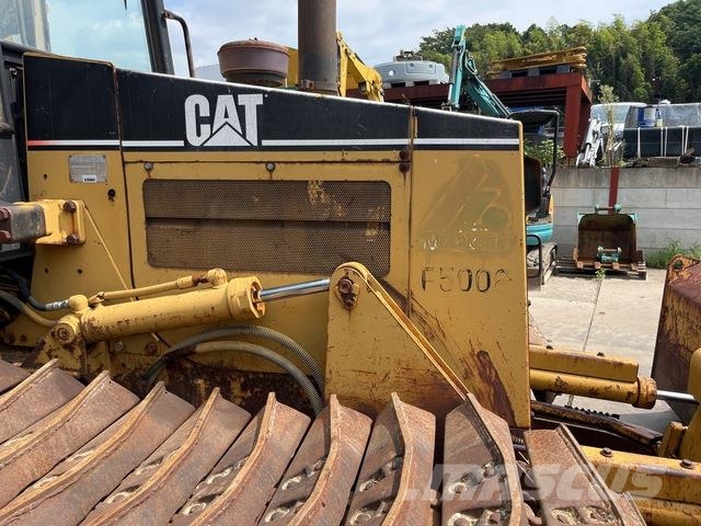 CAT D5C Верижни булдозери
