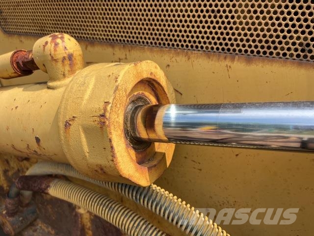 CAT D5C Верижни булдозери
