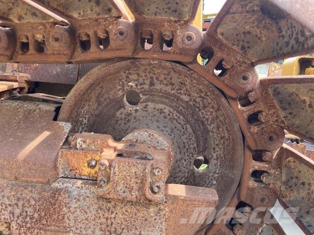 CAT D5C Верижни булдозери
