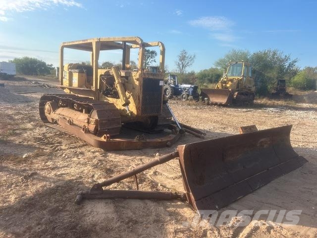 CAT D6C Buldožeri gusjeničari