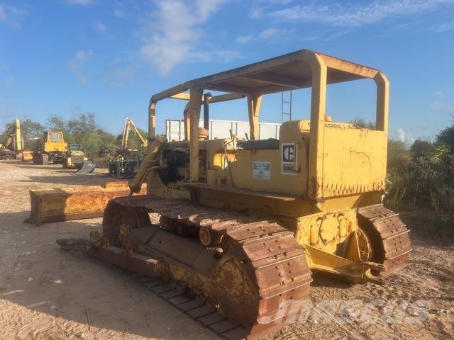 CAT D6C Buldožeri gusjeničari