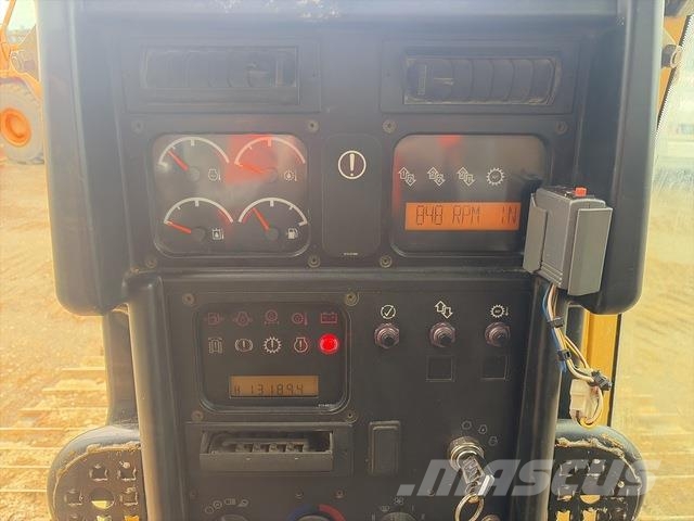 CAT D6N 履帶推土機