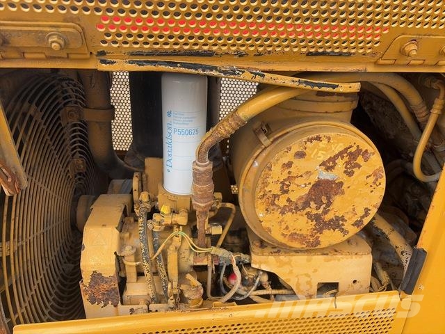 CAT D6N 履帶推土機