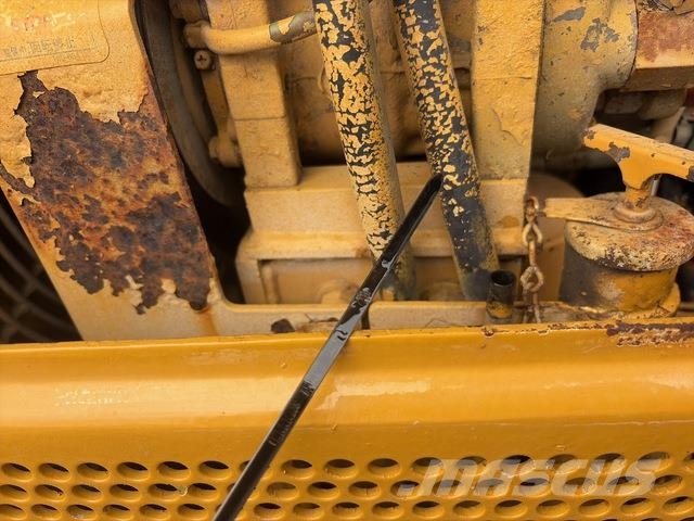 CAT D6N 履帶推土機