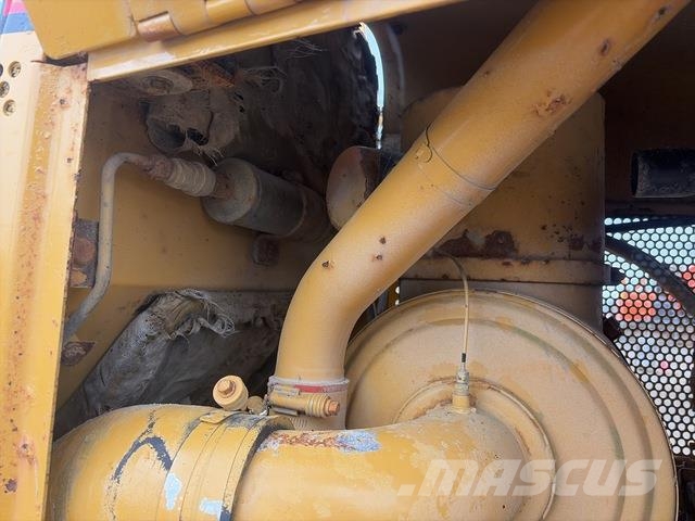 CAT D6N 履帶推土機