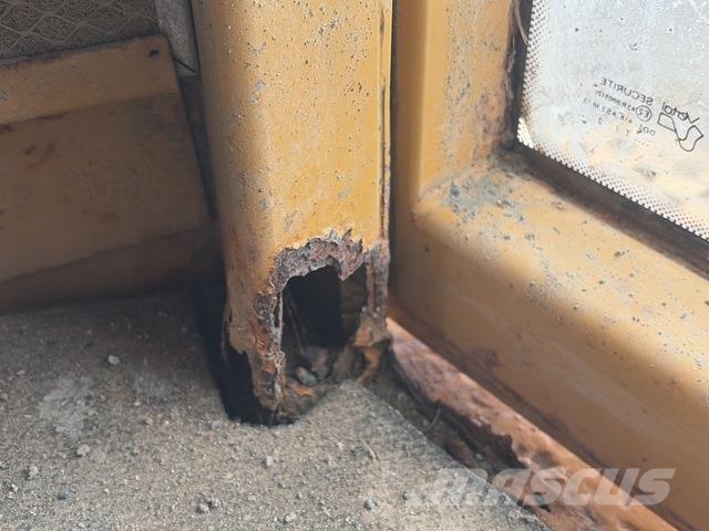 CAT D6N 履帶推土機