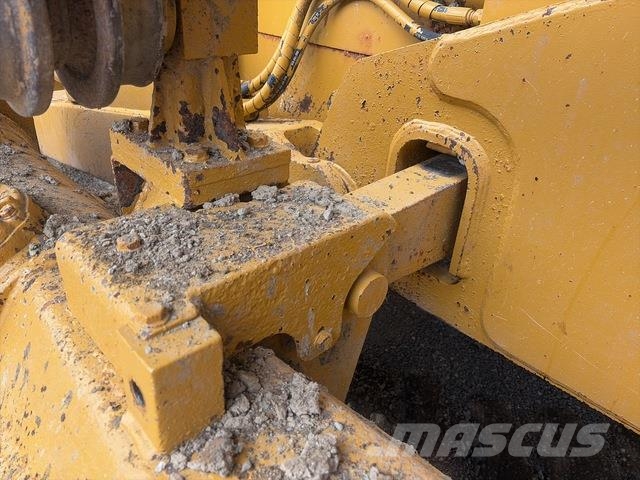 CAT D6N 履帶推土機