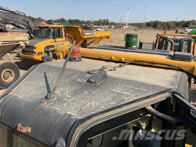 CAT D6N LGP بلدوزرات مجنزرة