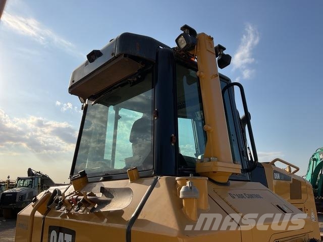 CAT D6N LGP بلدوزرات مجنزرة
