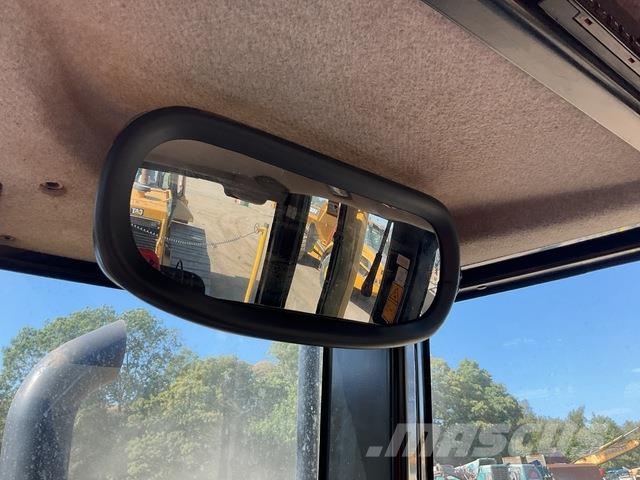 CAT D6N LGP بلدوزرات مجنزرة