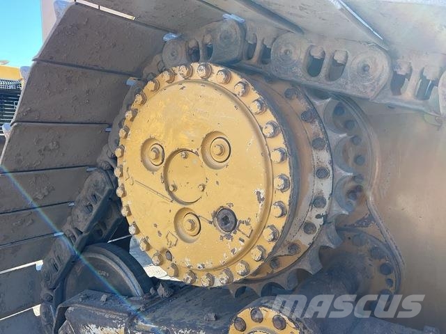 CAT D6N LGP بلدوزرات مجنزرة