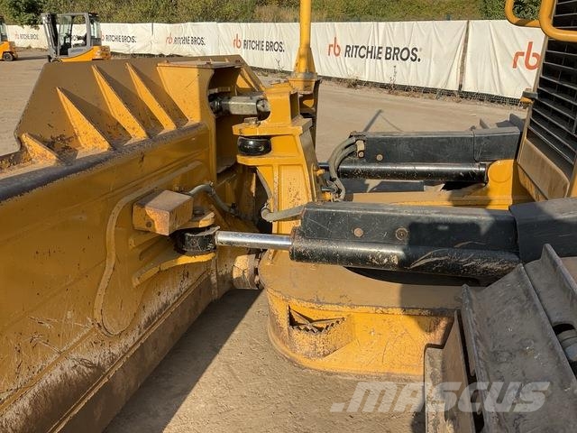 CAT D6N LGP بلدوزرات مجنزرة