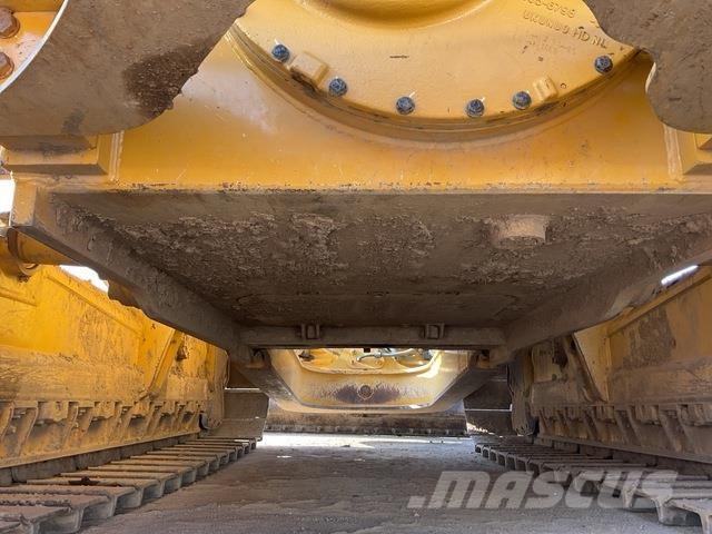 CAT D6N LGP بلدوزرات مجنزرة
