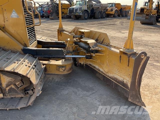 CAT D6N LGP بلدوزرات مجنزرة