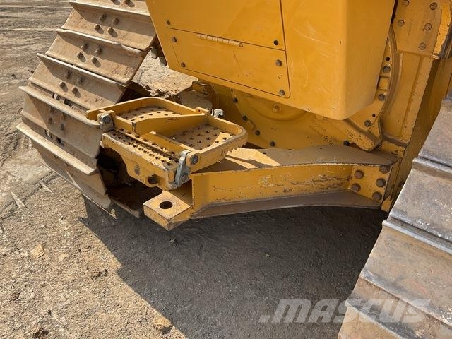 CAT D6N LGP بلدوزرات مجنزرة
