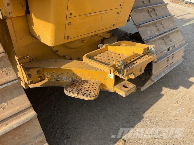 CAT D6N LGP بلدوزرات مجنزرة