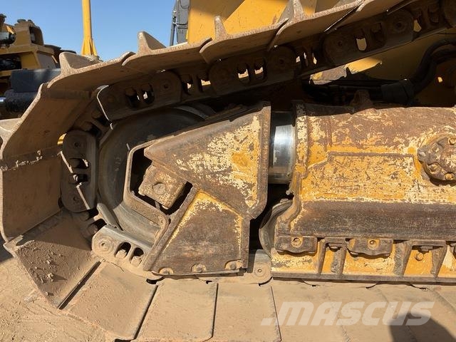 CAT D6N LGP بلدوزرات مجنزرة