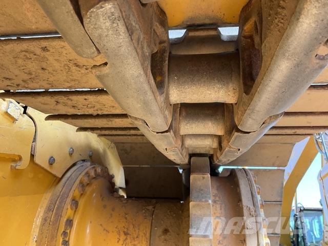 CAT D6N LGP بلدوزرات مجنزرة