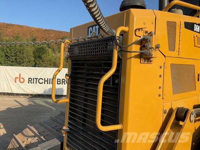 CAT D6N LGP بلدوزرات مجنزرة