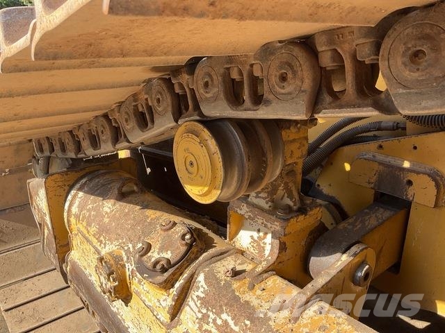 CAT D6N LGP بلدوزرات مجنزرة