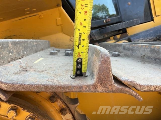 CAT D6N LGP بلدوزرات مجنزرة