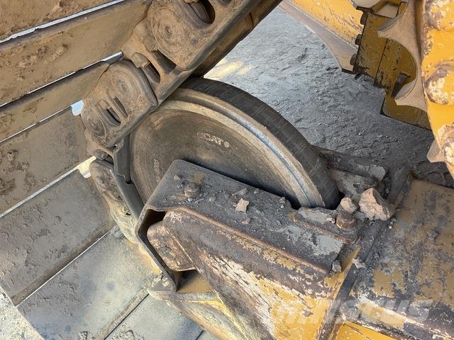 CAT D6N LGP بلدوزرات مجنزرة