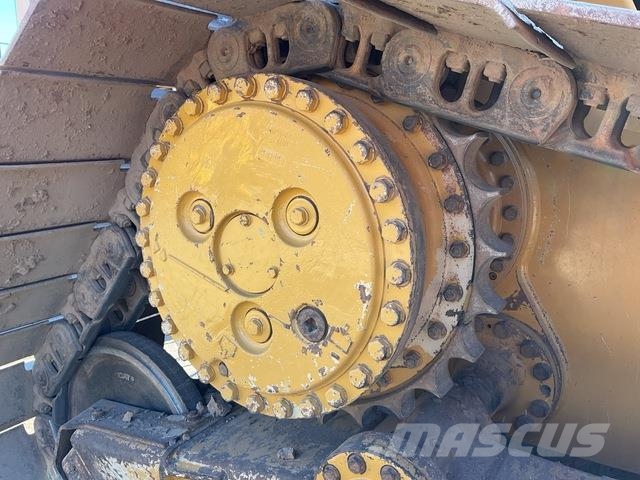 CAT D6N LGP بلدوزرات مجنزرة