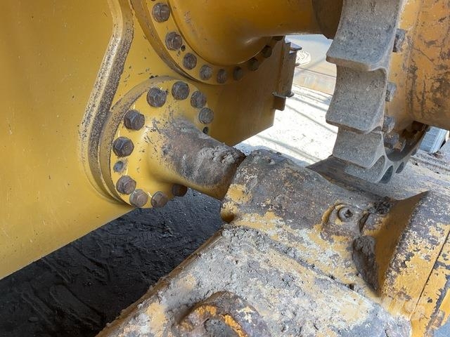 CAT D6N LGP بلدوزرات مجنزرة