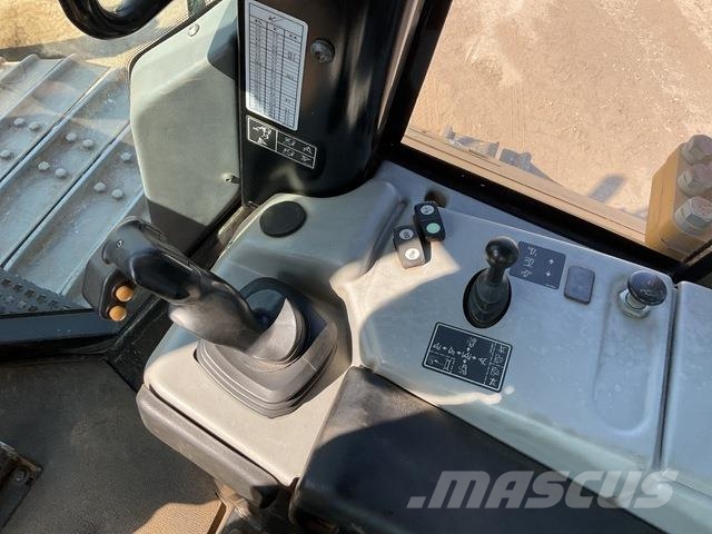 CAT D6N LGP بلدوزرات مجنزرة