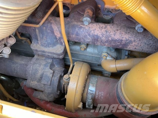 CAT D6N LGP بلدوزرات مجنزرة