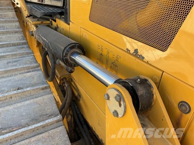 CAT D6N LGP بلدوزرات مجنزرة
