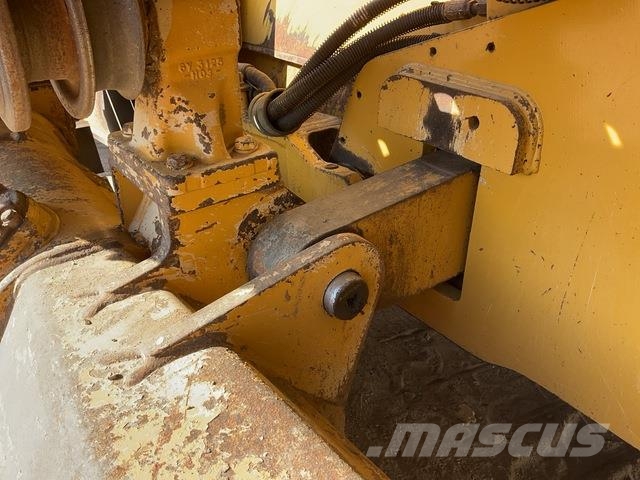 CAT D6N LGP بلدوزرات مجنزرة