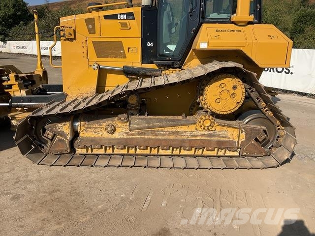 CAT D6N LGP بلدوزرات مجنزرة
