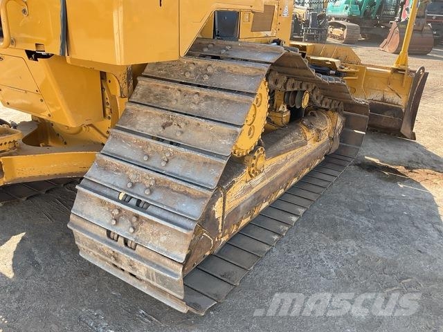 CAT D6N LGP بلدوزرات مجنزرة