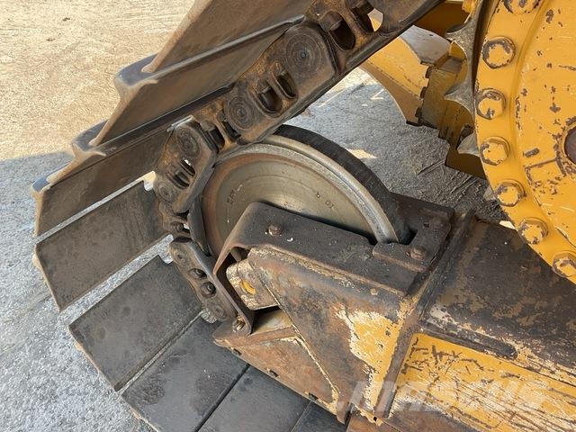 CAT D6N LGP بلدوزرات مجنزرة