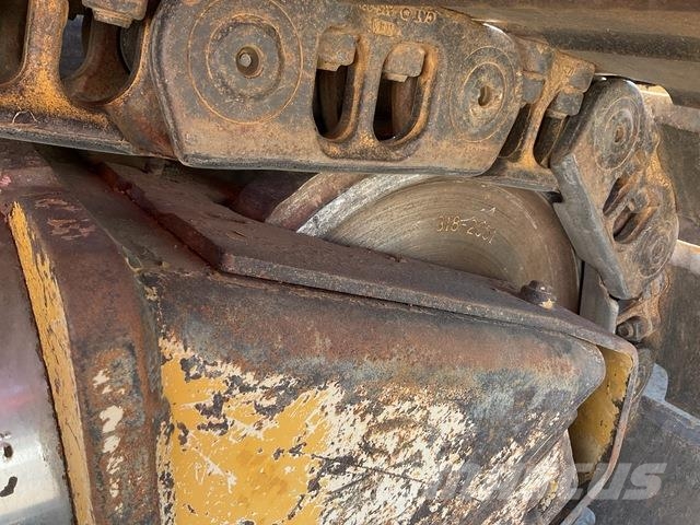 CAT D6N LGP بلدوزرات مجنزرة