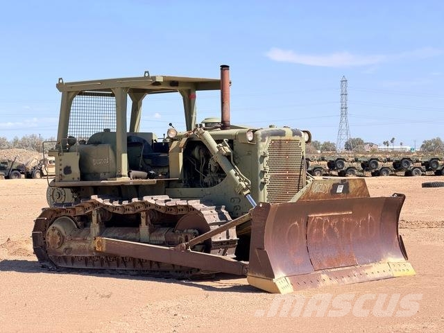 CAT D7 Kāpurķēžu buldozeri
