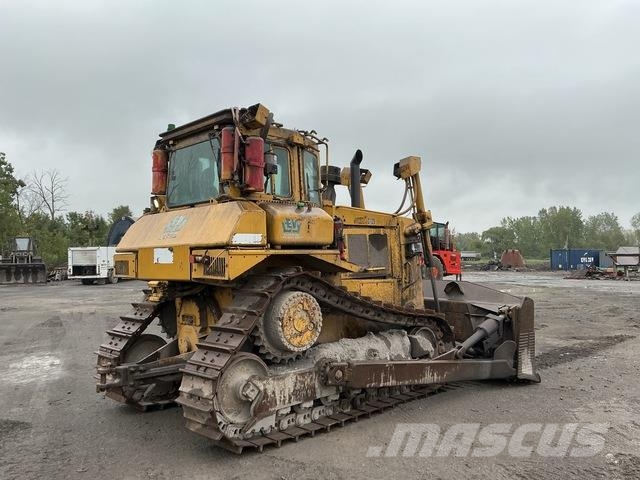 CAT D7 Buldožeri gusjeničari