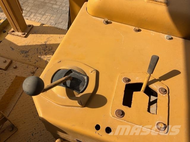 CAT D7G 履帶推土機